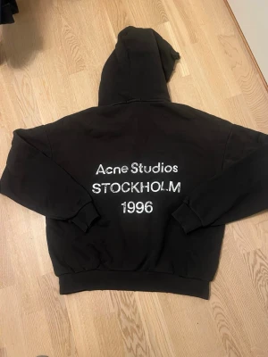 Helt ny Acne studios hoodie - Helt ny svart Acne studios Hoodie, skriv för mer info. True to size. 