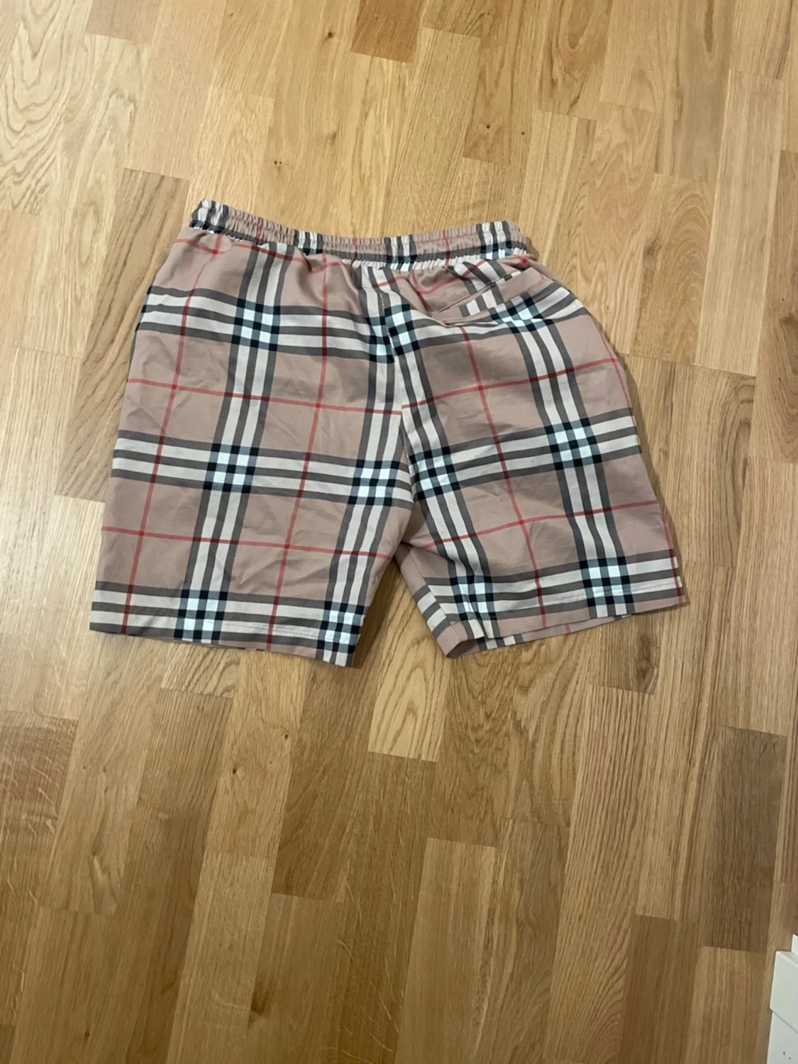 Rutigta Burberry shorts med snörning - 1
