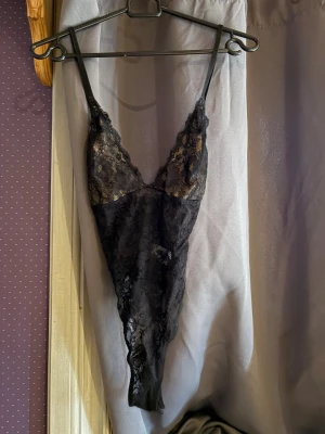 Spetsbody - Spetsbody från Rebecca Stella i storlek m