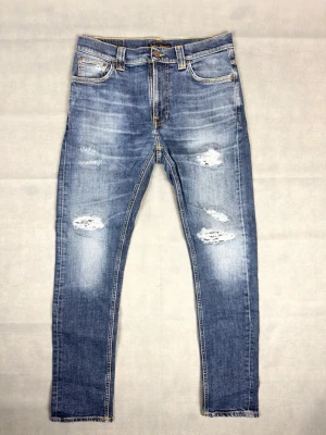 Nudie jeans med slitningar  - Nudie jeans med slitningar | Size W29 L30 | Modell: Brute knut | Skick: 9/10 | Mått: Midja: 40 cm Längd: 100 cm | Hör gärna av dig vid frågor och funderingar!🤗
