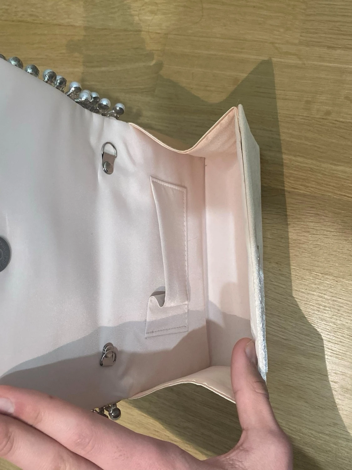 Ljusrosa kuvertväska med pärlhandtag - 2