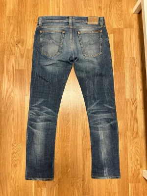 Nudie Jeans Selvedge jeans  - As feta nudie jeans med sjuk fade! Storlek 32/32 och modellen tight long john som är slim fit! Grymt skick! Skriv gärna vid frågor👌