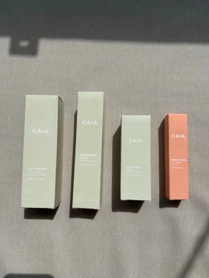 Caia hudvårdsprodukter  - Säljer ett kit med följande produkter från Caia • Caia oil control day cream • Caia balancing toner • Caia activating serum • Caia brightening eye cream  Alla förpackningar är obrutna och plomberade☺️
