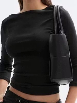 Boatneck trekvartsärm tröja  - Svart boatneck trekvartsärmad tröja från Gina Tricot i storlek xs