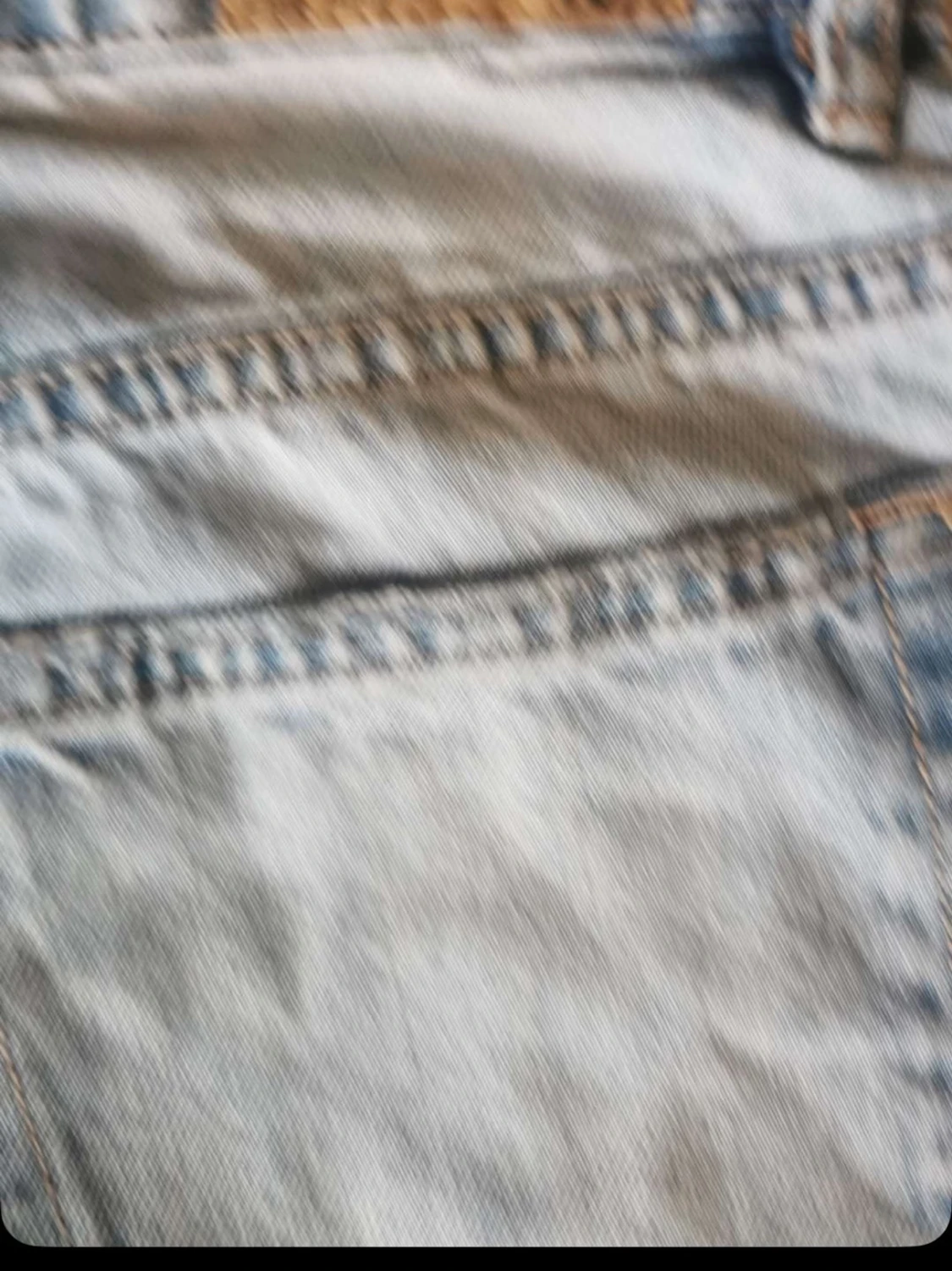 Ljusblåa raka jeans med slitningar - 2