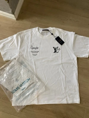 T-shirt  - Helt nytt oanvänt 
