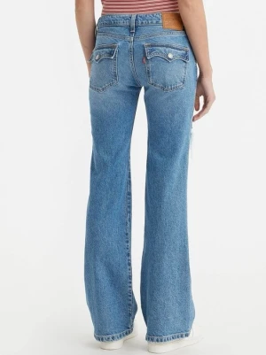 Levi's blå utsvängda jeans - Levi’s lågmidjade ljusblå jeans (noughties). Stl. 25 i midja och 32 i längd. Köparen betalar frakt.