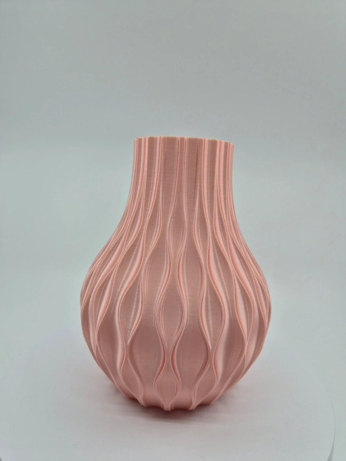 Rosa 3D-printad vas med vågmönster - 1
