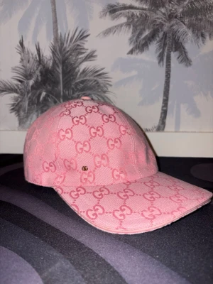 Rosa Gucci keps - Rosa Gucci keps med vitt på insidan. Perfekt till sommaren