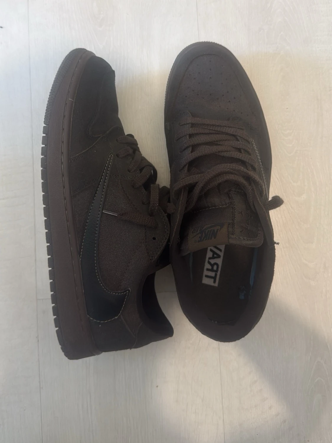 Nike mörkbruna sneakers lows