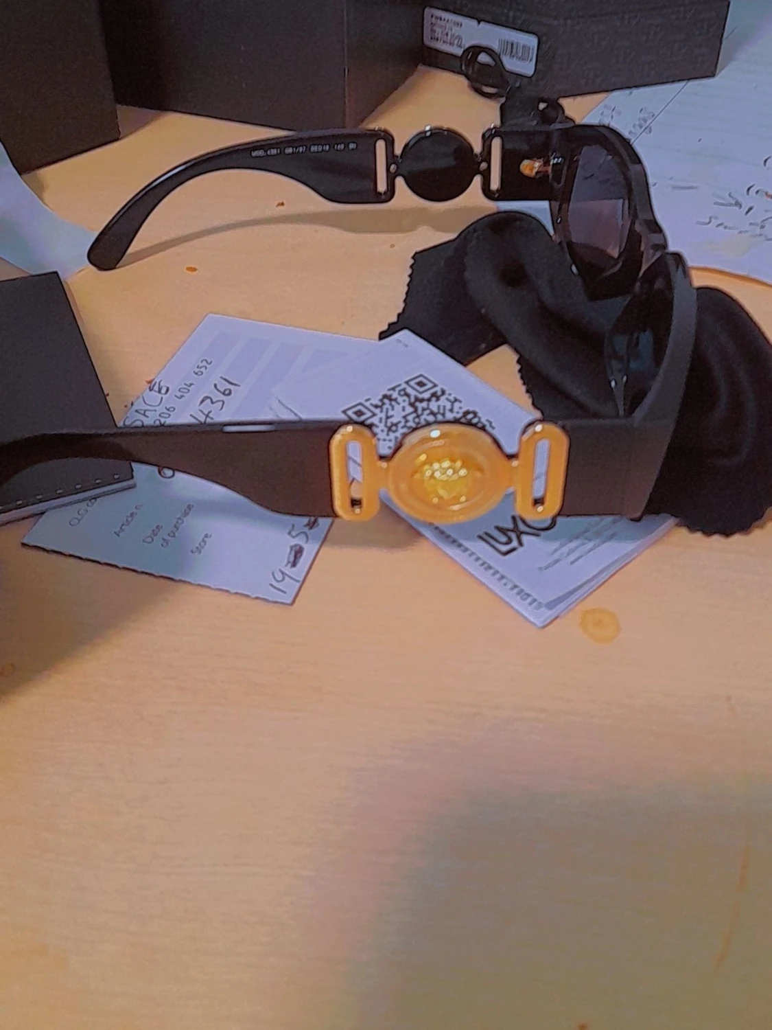 Versace svarta solglasögon med guld - 1