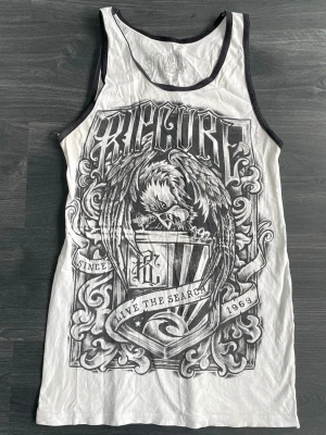 Ripcurl tanktop - As fet Ripcurl tanktop (eller wife-beater) 🤑🤑🔥 Den är nedsydd efter min passform så fråga gärna om mått! ✌️ps. det står L men är mer mot M-S