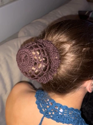 Brun virkad hårnät scrunchie - Virkad buncover/hårnät scrunchie 100% bomull <3