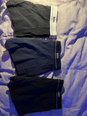  kalsonger från BOSS -  1 för 60 3 för 150. De är helt nya typ använda 3 gånger tills jag insåg att de var för små. 