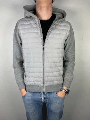 Reiss cardigan  - Size M | Skick 9/10 | Modellen är 184, 74 kg | Hör av dig vid frågor!