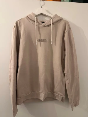 Beige hoodie  - Tja den är i mycket bra skick i storlek M från Blue seven