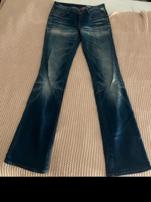 Replay jeans lågmidjade  - Lågmidjade och utsvänga, mått skickas privat😊