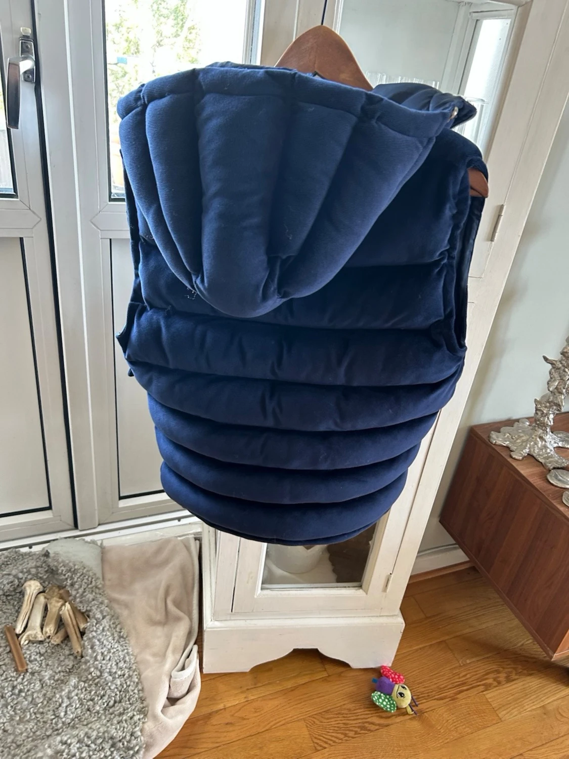 Mörkblå dunväst med huva - 1