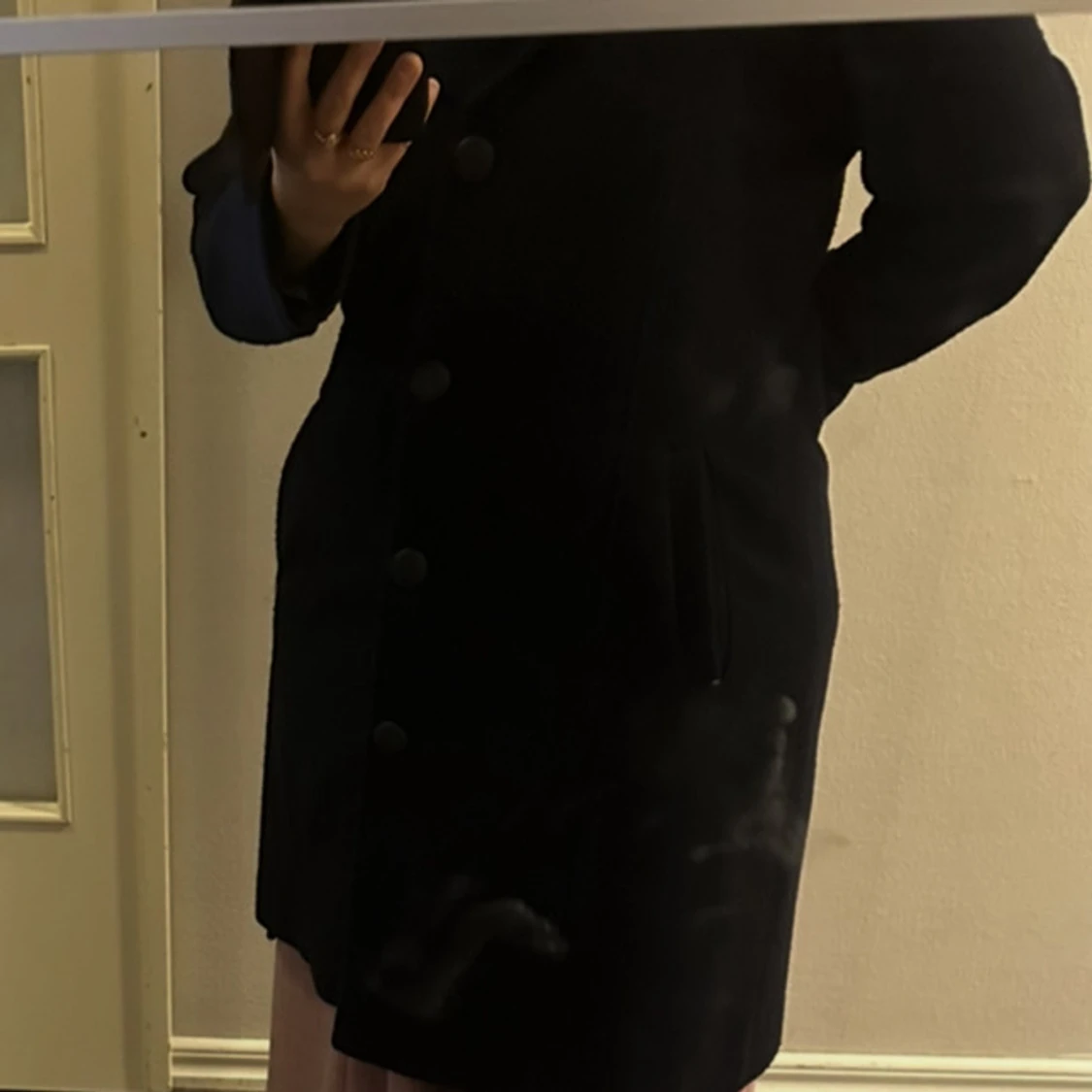 Marinblå kappa med fuskpäls  - 2