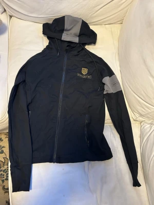 Maya delorez  yr hoodie 2xs - Maya delorez yr hoodie 2xs i mycket fint skick. 