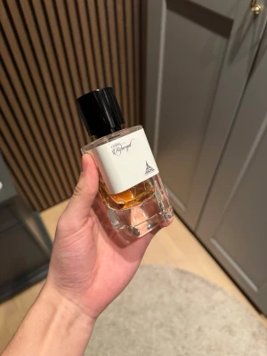 Paris Corner - Rifaqaat  - Ca 30/80ml. Box finns, inget kvitto. Inspirerad av YSL Babycat. 