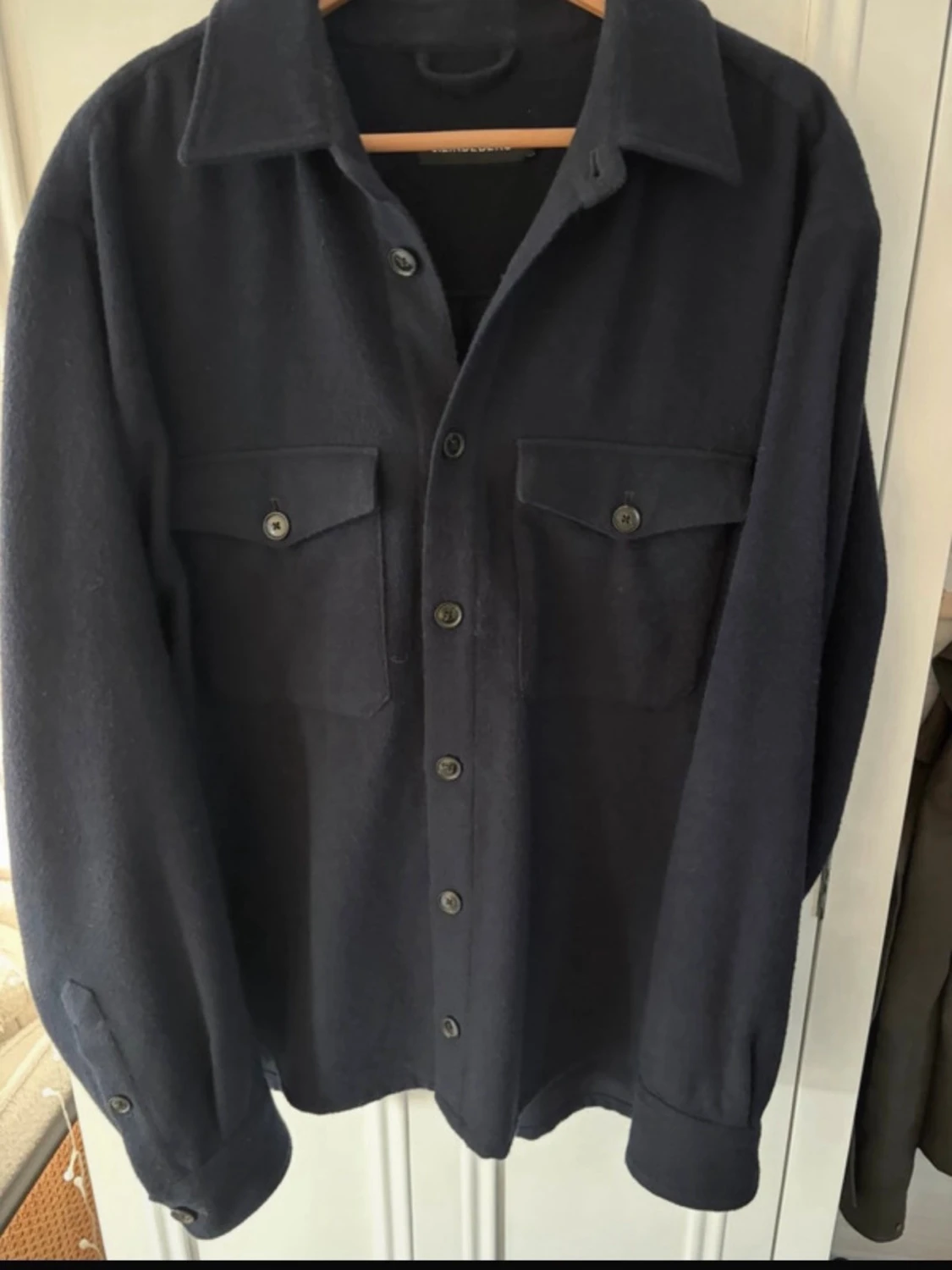 Mörkblå overshirt med fickor
