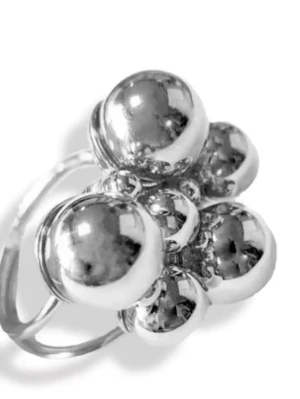 SÖKER Berry ring från ioaku i silver - Om ni vill sälja en sådan ring, kontakta gärna mig💕