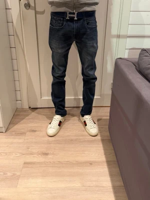 Mörkblå replay jeans anbass - Ett par mörkblåa replay anbass i ny skick storlek 31/32