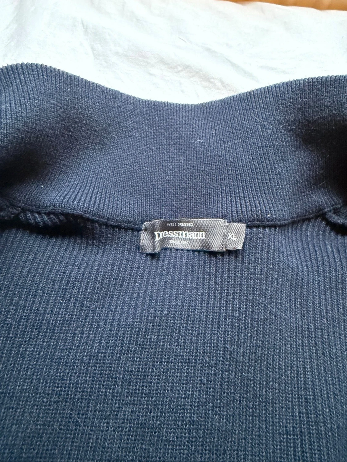 Mörkblå stickad ziptröja - 2