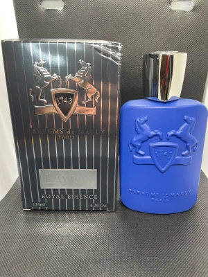 Parfums de Marly Layton 125ml - Helt oanvänd 100ml dam parfym. Vid frågor är det bara och fråga. Priset är aldrig hugget i sten Paket erbjudande är möjligt Svarar och fraktar inom 12h