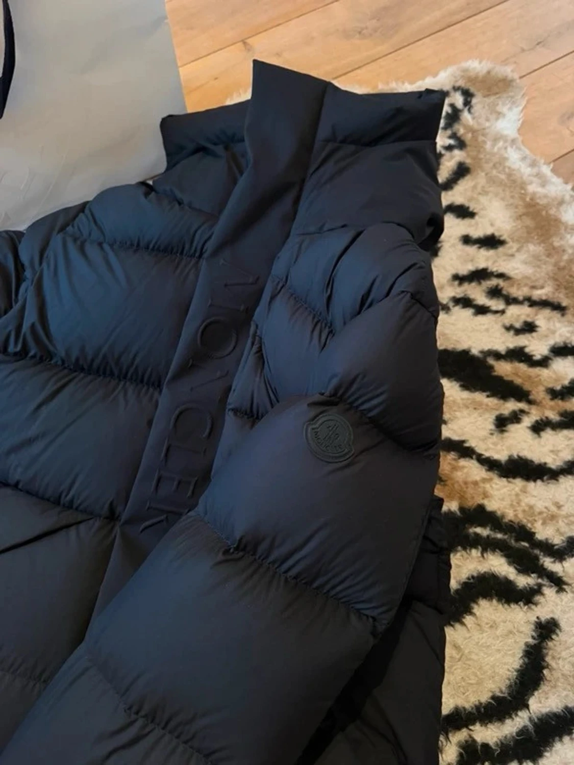 Svart dunjacka från Moncler - 2