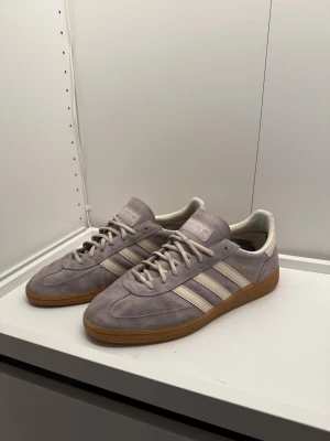 Adidas Spezial  - Schyssta adidas special sneakers. Lite slitna inuti men annars fint skick. Storlek 45