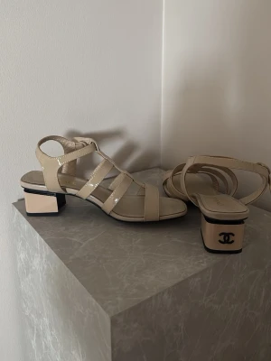 Beiga sandaler 38 - Beiga sandaler stl 38 helt nya 