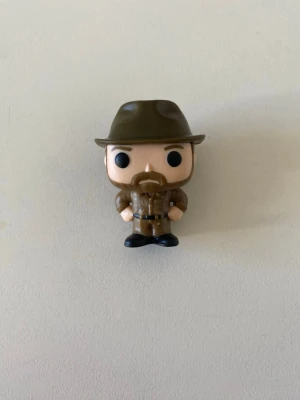 Stranger things kinder joy Hopper  - Stranger things kinder joy Hopper. Man får inte med någon choklad. Figuren är i nyskick.