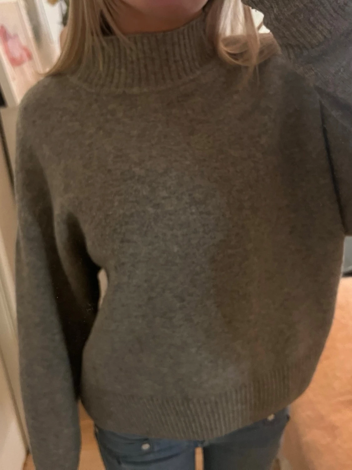 Grå polo stickad tröja