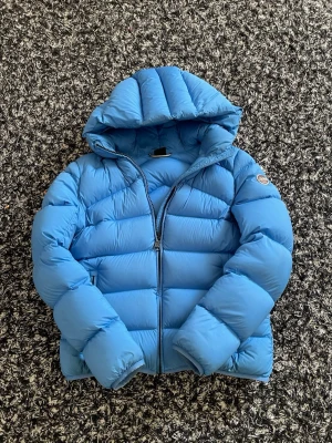  Colmar jacka - Colmar jacka i damstorlek S, i fint skick. Hör av er vid minsta fundering eller intresse!