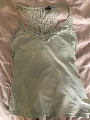 Vero Moda linne💞💞 - Säljer mitt jätte fina Vero Moda linne. Linnet e ljusgrönt, det är i mycket bra skick💞💞
