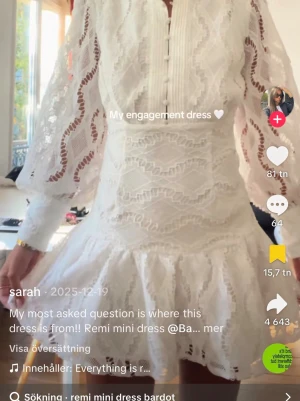 Bardot dress Remy studentklänning  -  Säljer en helt ny Bardot klänning i modellen Remy, aldrig använd prislappen är kvar på. Den är helt slutsåld i alla storlekar på hemsidorna. Endast testad en gång !