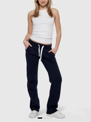 Russemerch byxor  - Blå mjukisbyxor som enbart är använda två gånger!! Inga defekter och normala i storleken 🥰