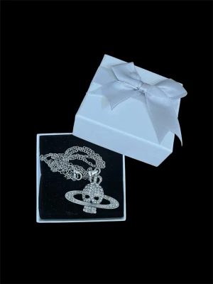 Silvrigt döskalle halsband  - Fint halsband justerbart 