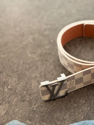 Lv bälte vit med silver  - Lv bälte 