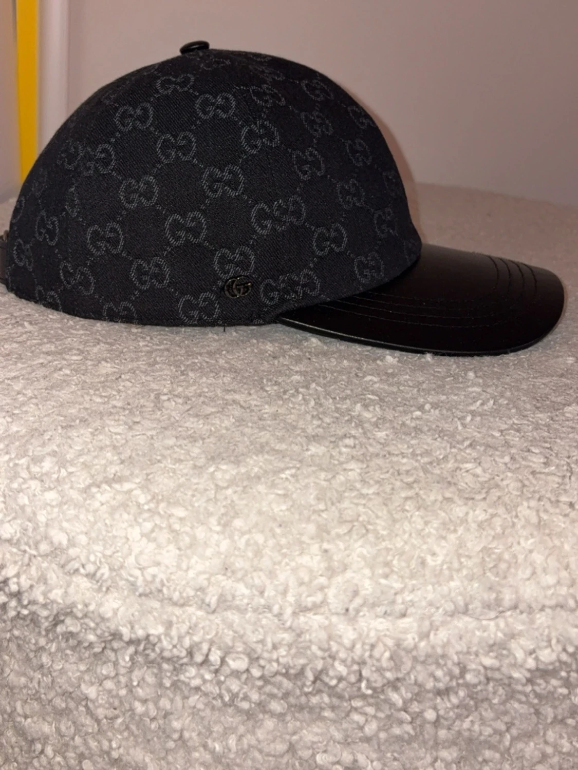 Svart keps från Gucci med GG-mönster - 1