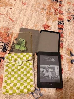 Kindle 10th generation - Selling my kindle because i want to try Kobo color. The kindle is in great condition because i always had it with case. I am sending it with three different cases. You can easily send epub files to kindle if you dont want to purchase them.