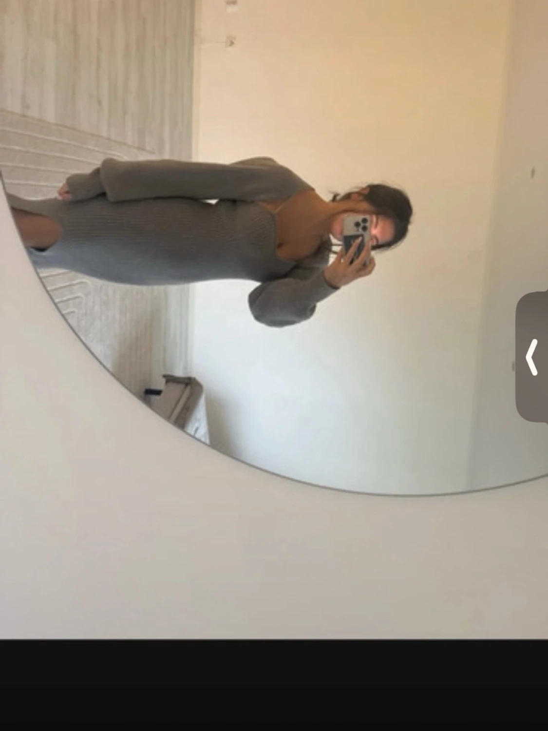 Grå stickad långklänning med slits - 3