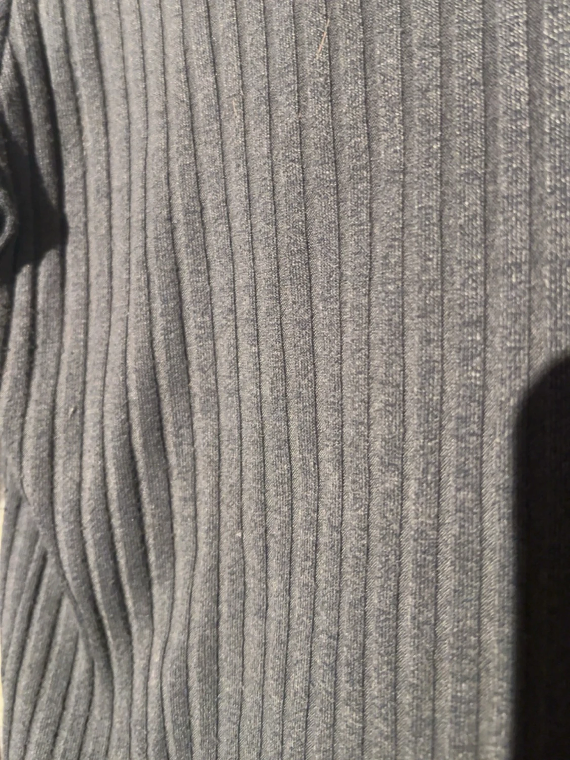 Mörkgrå ribbad topp med snörning - 3