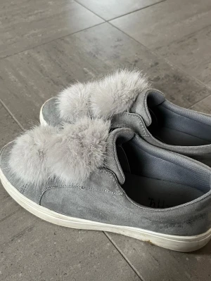 Coola sneakers - Jättefina gråa sneakers från Duffy!💕