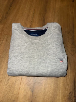 Gant sweatshirt - Gant sweatshirt i storlek S. Priset kan diskuteras!