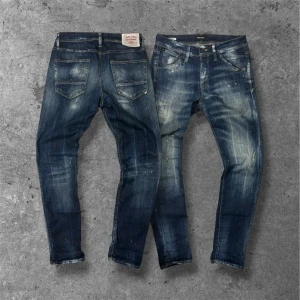 Jack & Jones jeans Slim/Glenn - Säljer dessa väldigt snygga jeansen från Jack & Jones | W31 L32 | modell: Slim/Glenn | skick: 8,5/10, inte perfekt skick | Hör av er vid frågor, pris kan diskuteras vid snabb affär 🤝