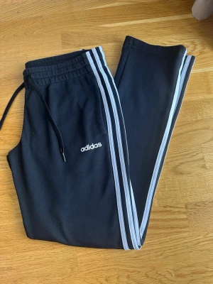 Adidas mjukisbyxor - Adidas mjukisbyxor 