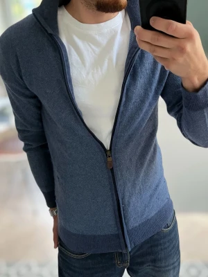 Cardigan i kashmirmix - Skit snygg cardigan från Gagliardi i kashmirmix | bra skick ✅ Storlek S, skriv vid frågor eller funderingar!